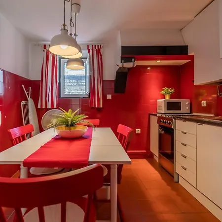 2-bedroom - Bairro Alto, | By Airnest