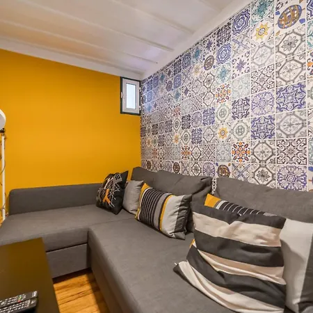 2-bedroom - Bairro Alto, | By Airnest *